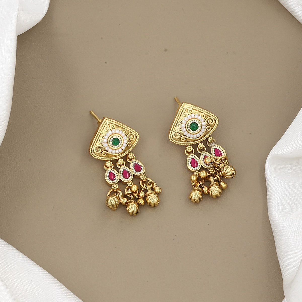 Traditional Gold-Plated Station & Pendant Necklace Set