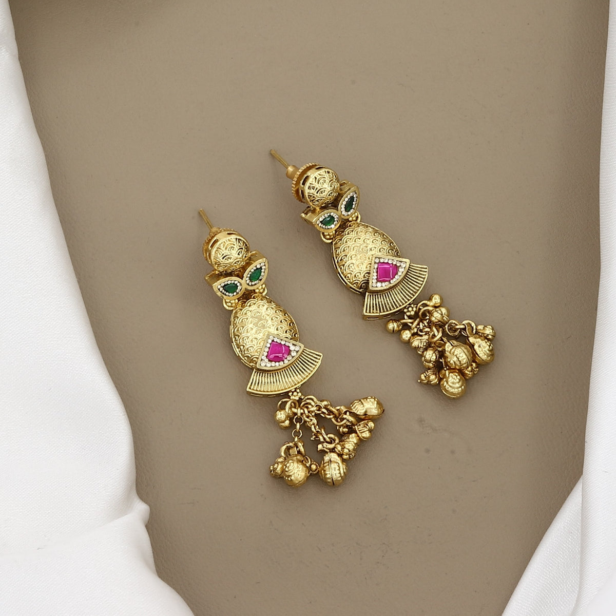 Traditional Gold-Plated Stone-Studded Heavy Choker Necklace Set