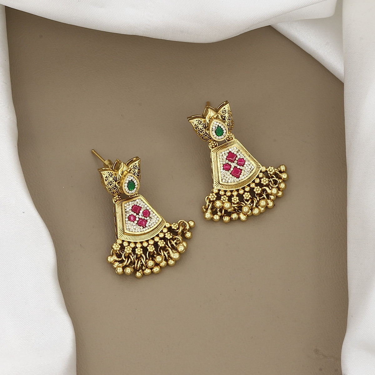 Traditional Gold-Plated Stone-Studded Choker Necklace Set