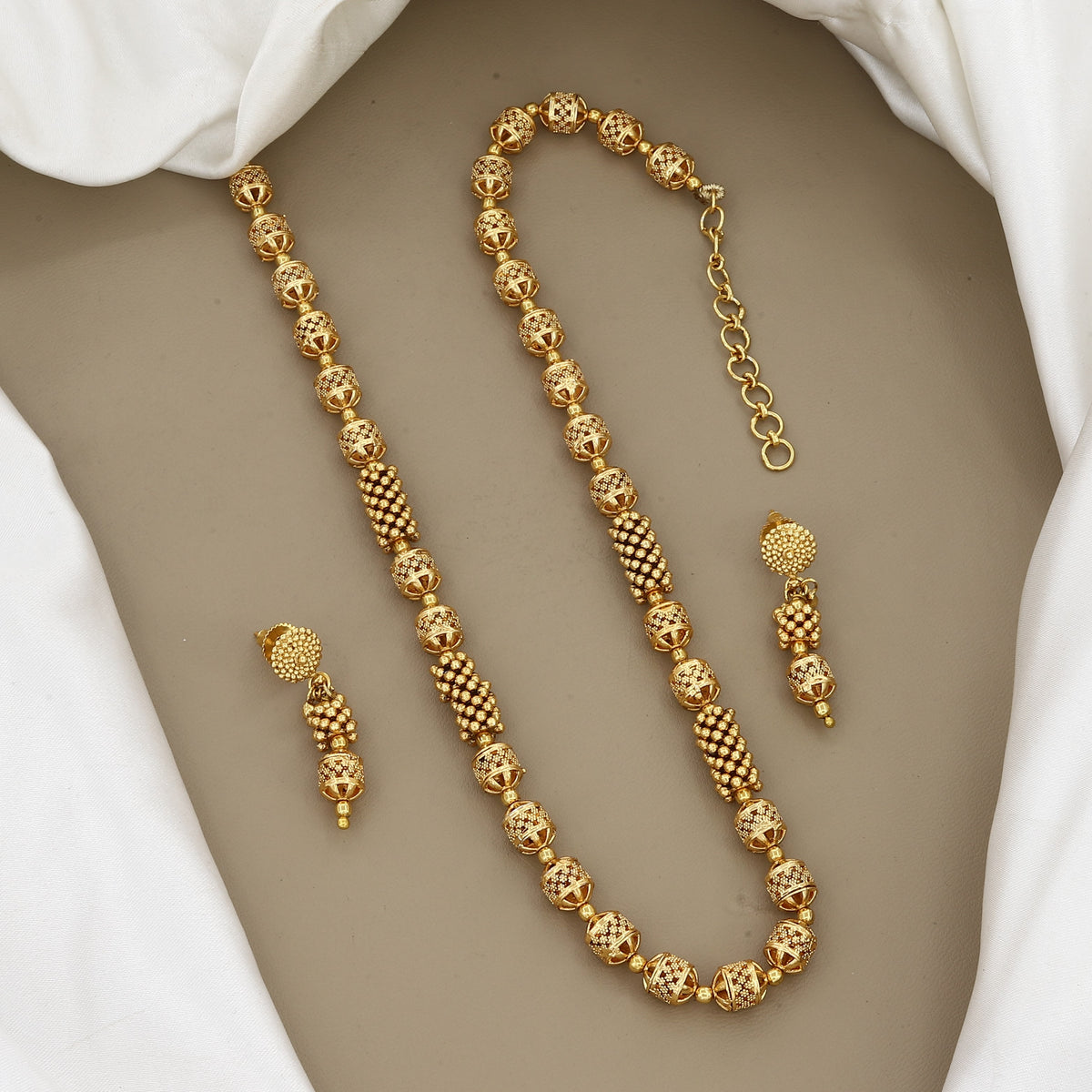 Traditional Gold-Plated Patterned Beaded Long Mala Set