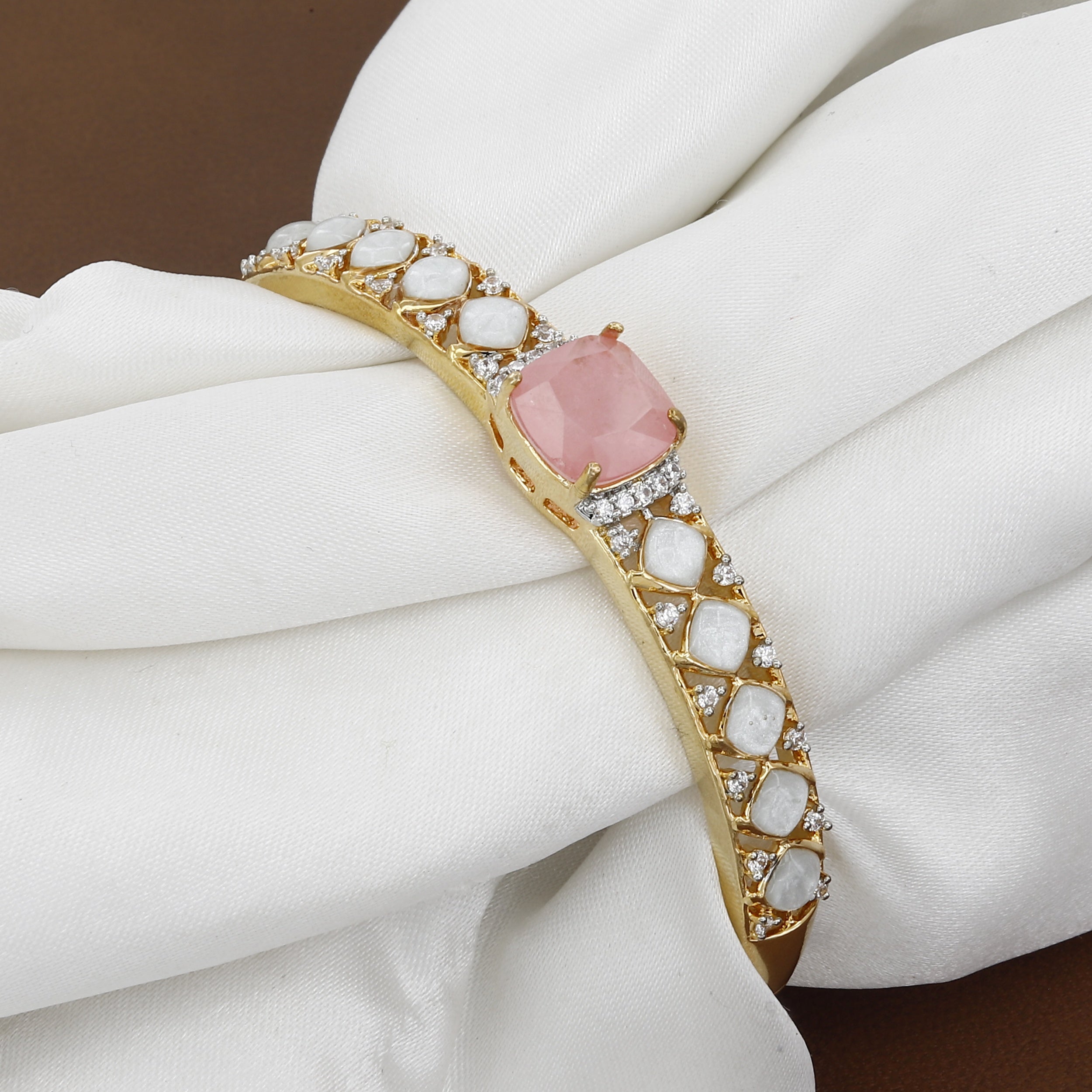 18k Gold Polished Regal Crimson Solitaire & White Stone Designer Bangle