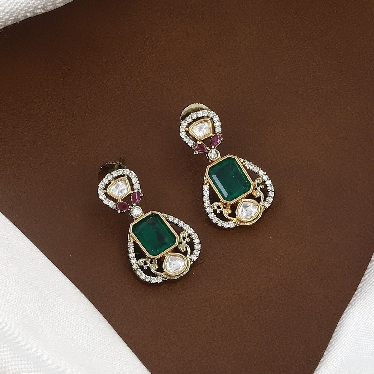 Polki & Emerald Gemstone Pendant Necklace Set