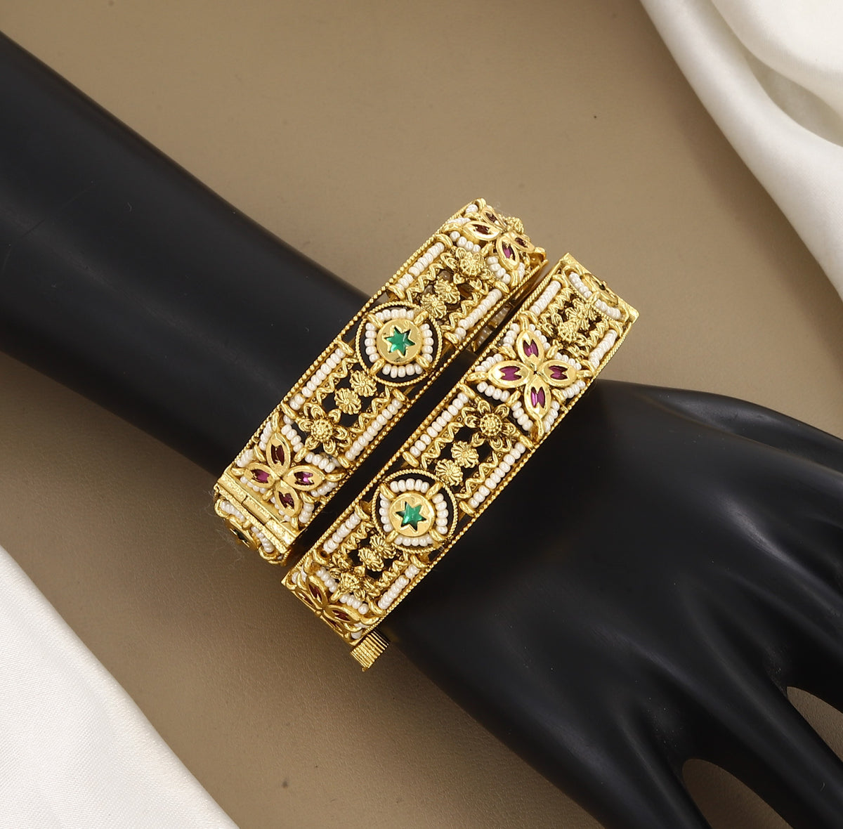 Set of Floral Pearl & Gemstone Gold Patla Set