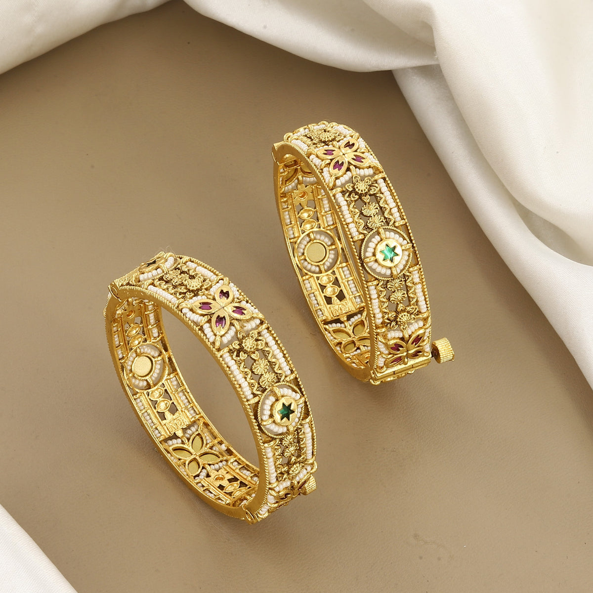 Set of Floral Pearl & Gemstone Gold Patla Set