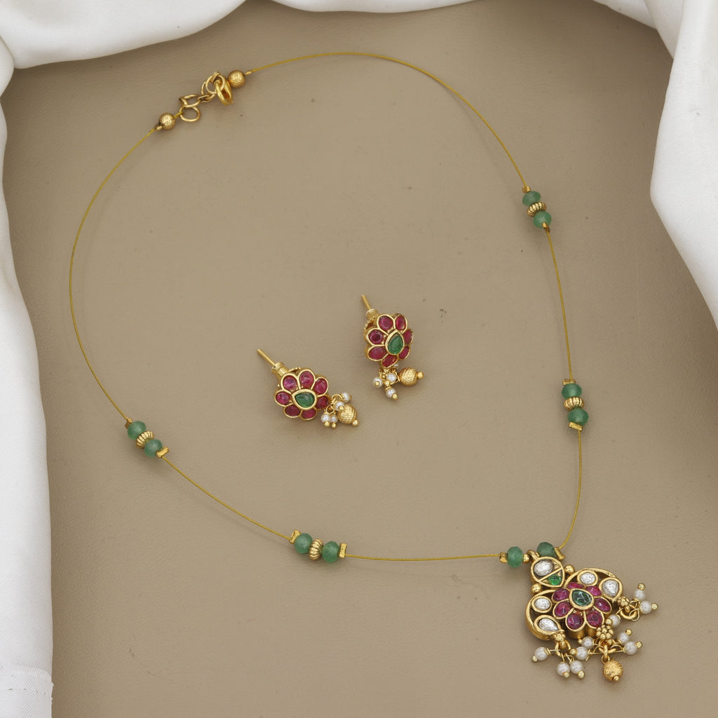 Delicate Gold Wire Necklace Set with Floral Stone Pendant