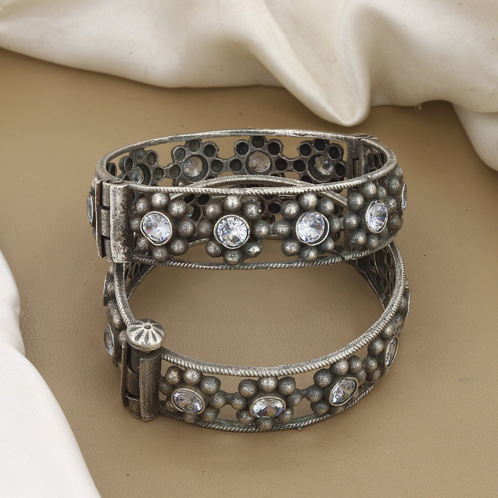 Handcrafted Oxidized Silver Flower Patla Set for Women