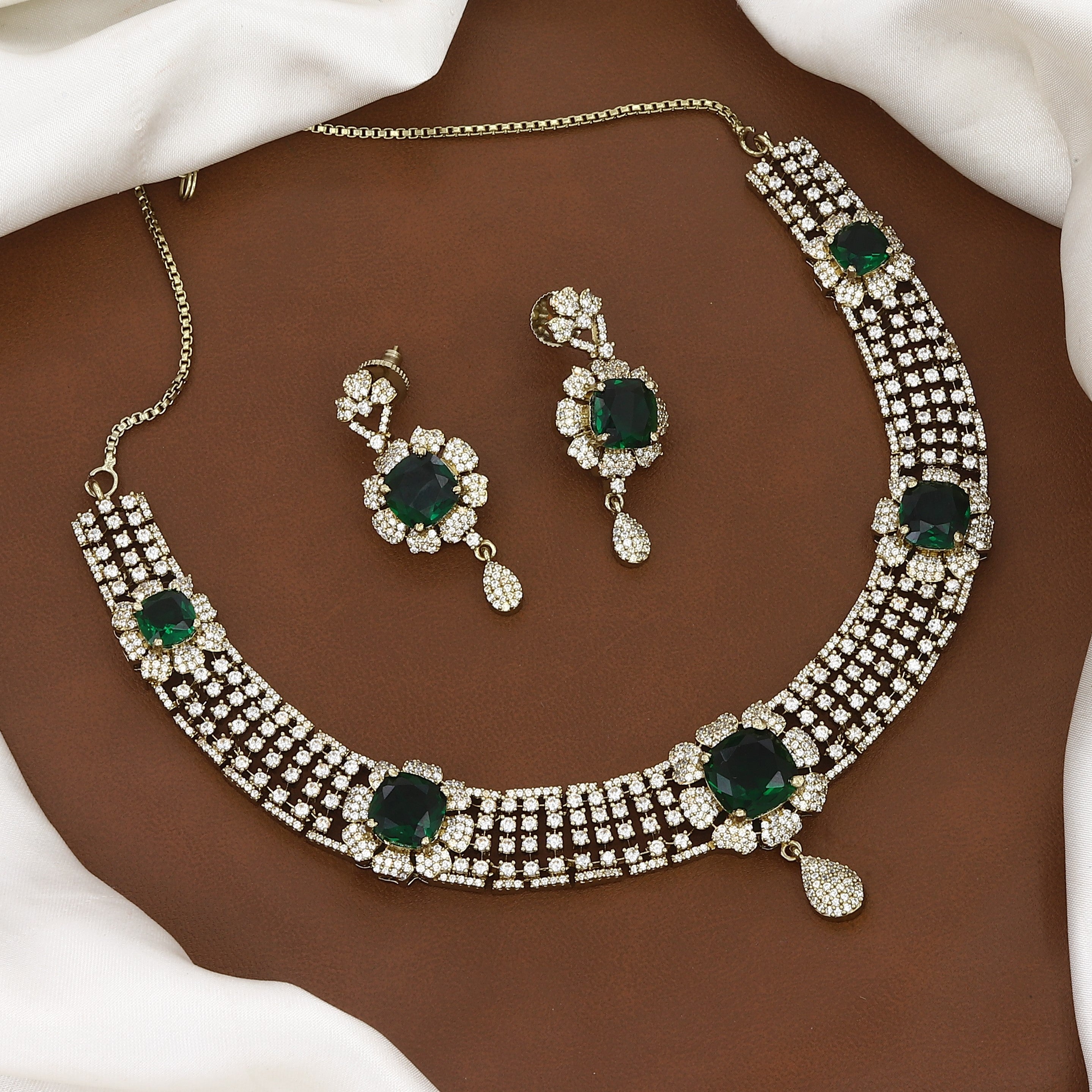 Luxurious Emerald Green & CZ Diamond Necklace Set