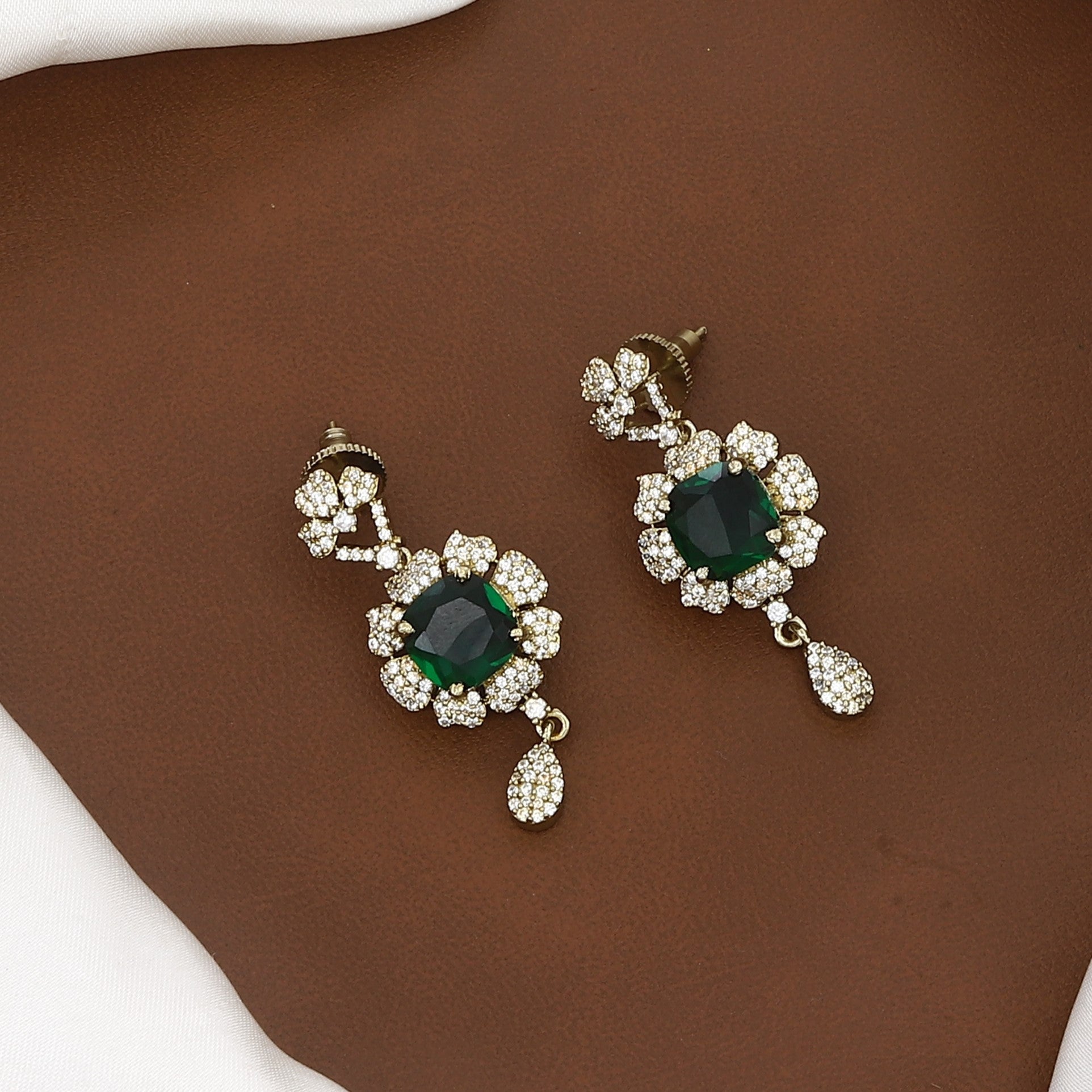 Luxurious Emerald Green & CZ Diamond Necklace Set