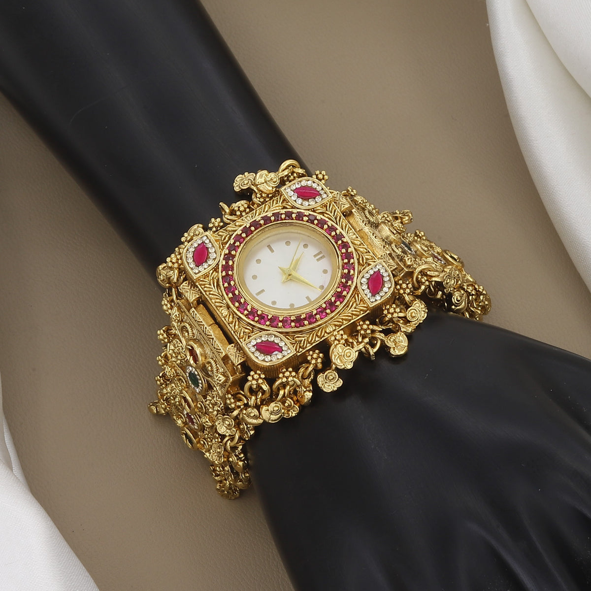 Grand Traditional Gold-Plated Stone-Studded Watch Bracelet