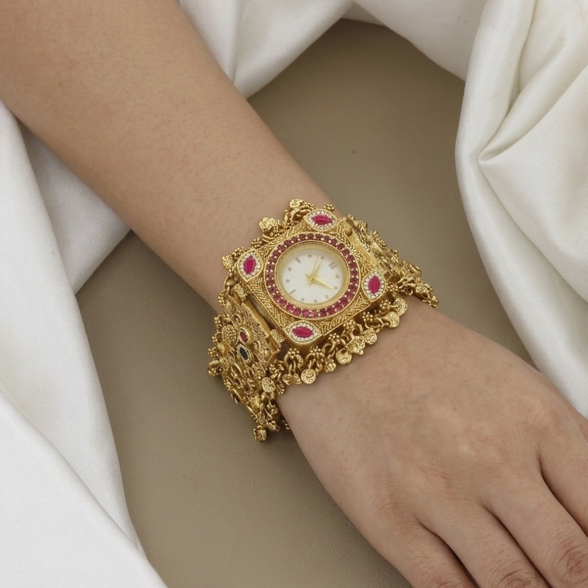 Grand Traditional Gold-Plated Stone-Studded Watch Bracelet