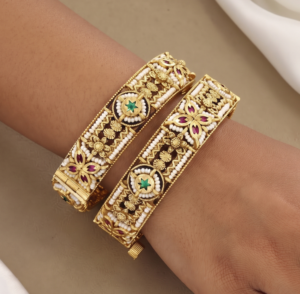 Set of Floral Pearl & Gemstone Gold Patla Set