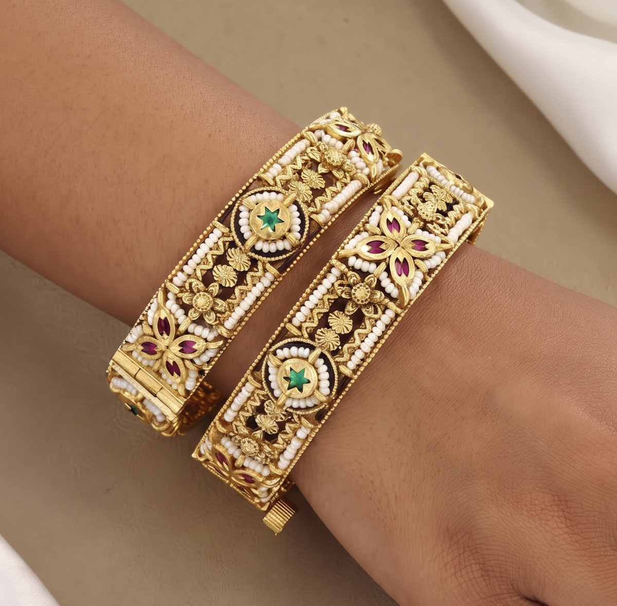 Set of Floral Pearl & Gemstone Gold Patla Set
